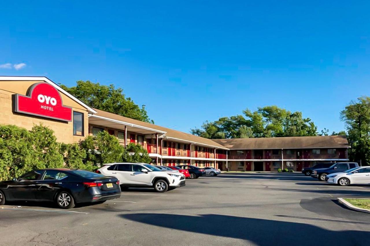 Oyo Hotel Edison Nj Route 1 ภายนอก รูปภาพ