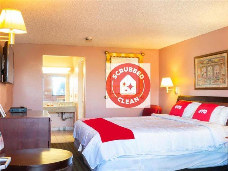 Oyo Hotel Edison Nj Route 1 ภายนอก รูปภาพ