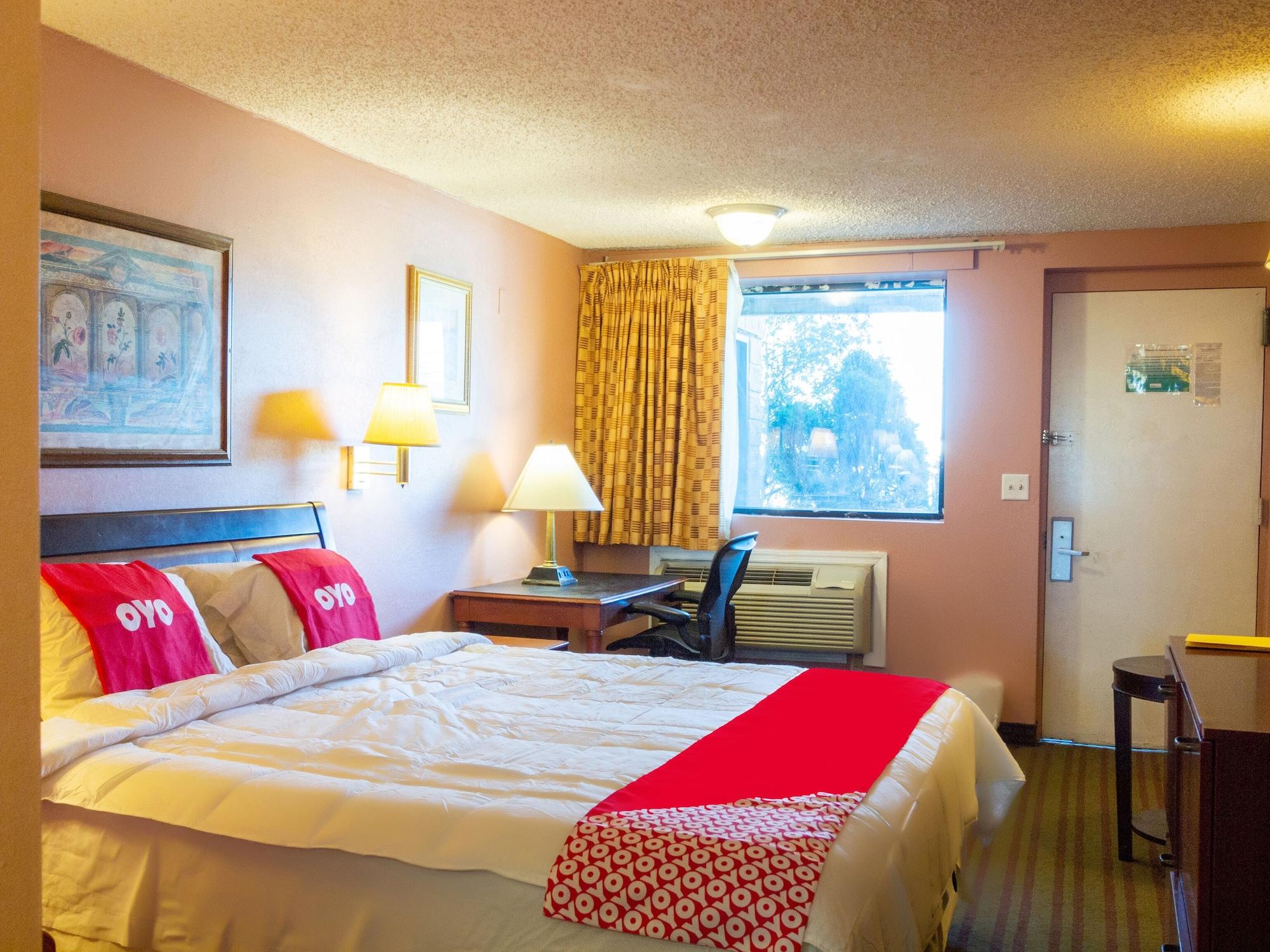 Oyo Hotel Edison Nj Route 1 ภายนอก รูปภาพ