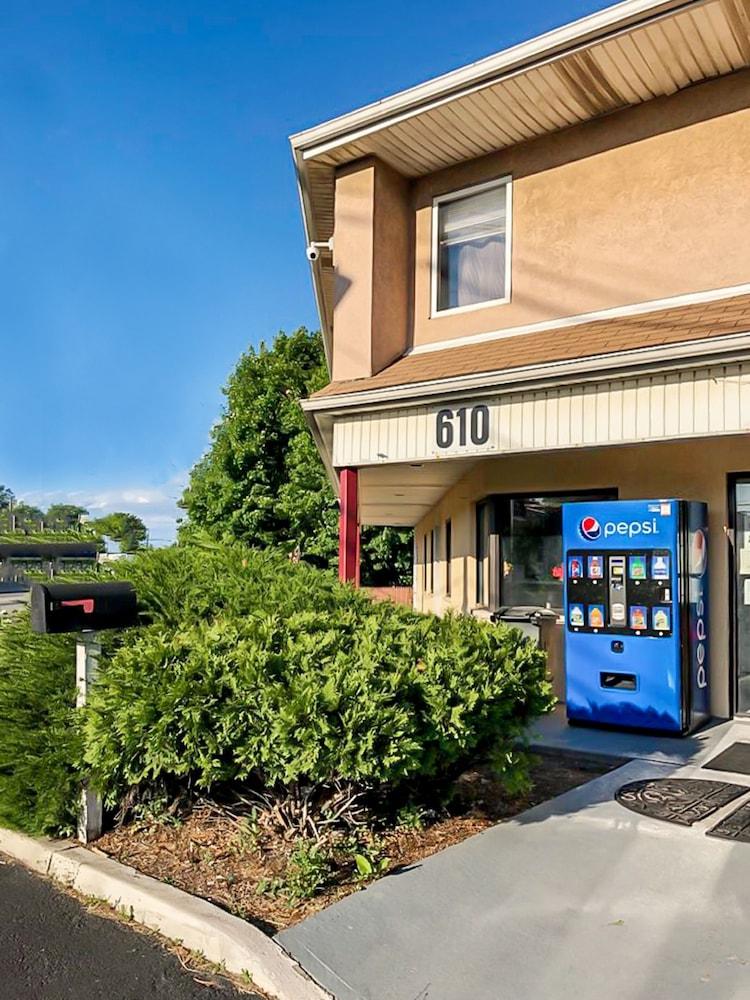 Oyo Hotel Edison Nj Route 1 ภายนอก รูปภาพ